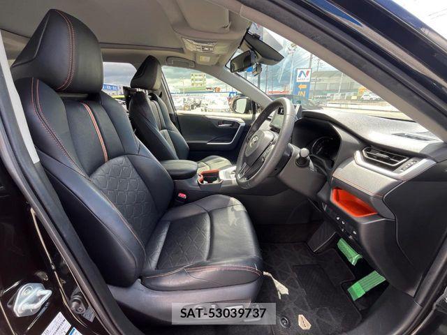 Toyota RAV4 2019-08 8881813-8