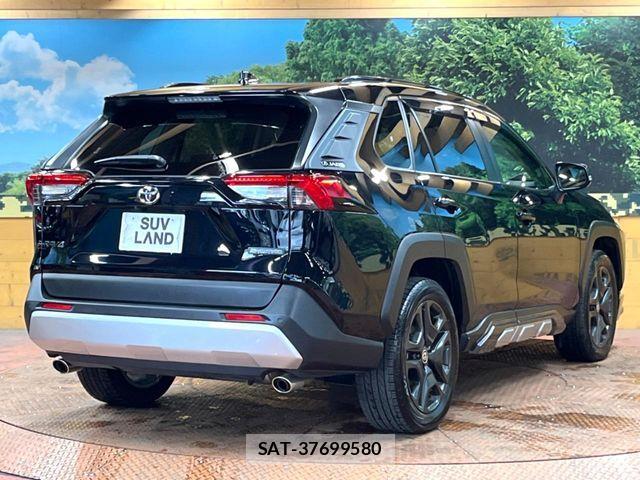 Toyota RAV4 2023-08 8881802-16