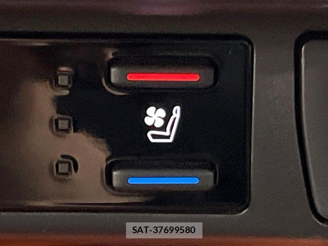 Toyota RAV4 2023-08 8881802-5