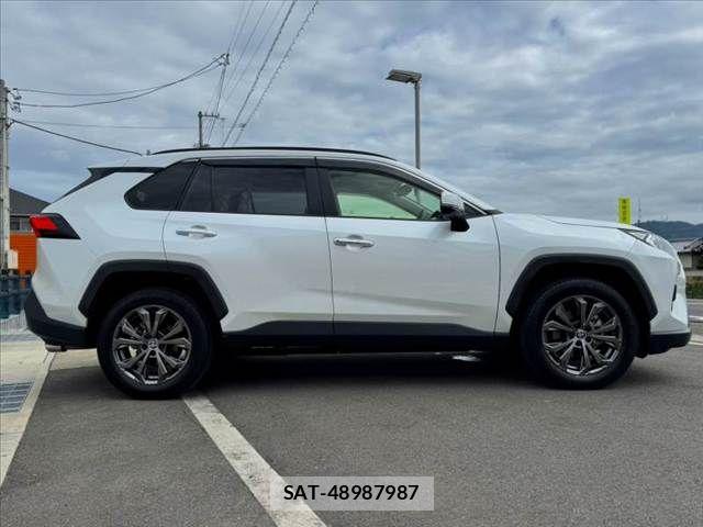 Toyota RAV4 2023-10 8881814-11