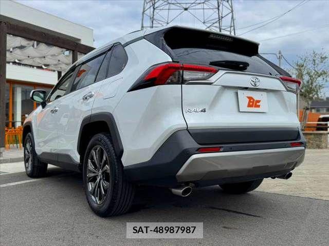 Toyota RAV4 2023-10 8881814-12