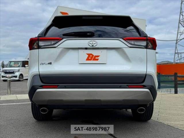 Toyota RAV4 2023-10 8881814-13