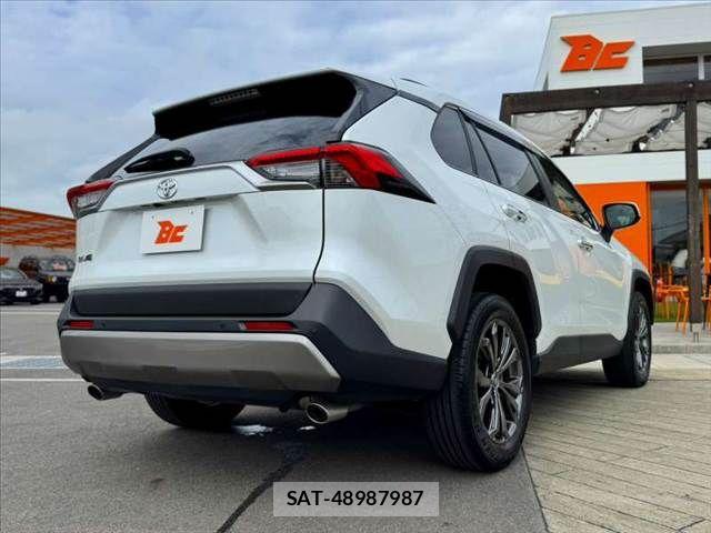 Toyota RAV4 2023-10 8881814-14