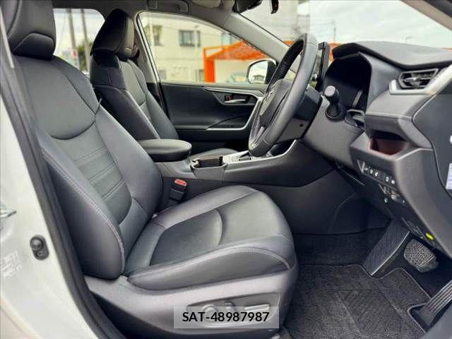 Toyota RAV4 2023-10 8881814-15