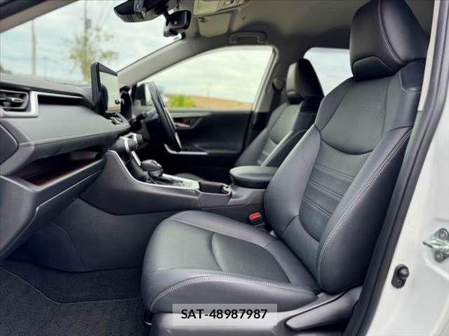 Toyota RAV4 2023-10 8881814-16
