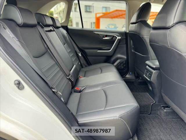 Toyota RAV4 2023-10 8881814-18