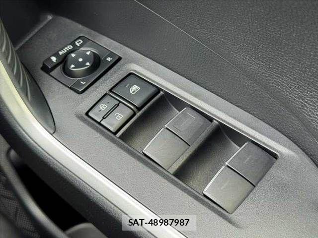 Toyota RAV4 2023-10 8881814-28