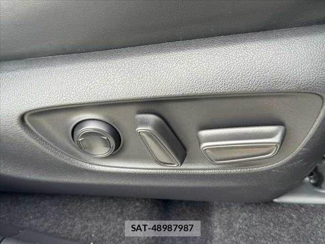 Toyota RAV4 2023-10 8881814-29