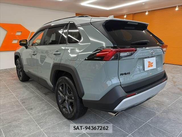 Toyota RAV4 2024-10 8881812-12