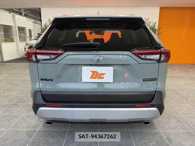 Toyota RAV4 2024-10 8881812-13