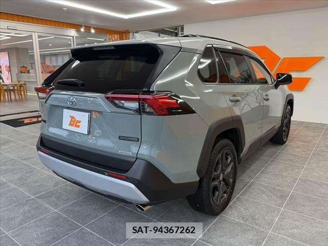 Toyota RAV4 2024-10 8881812-14