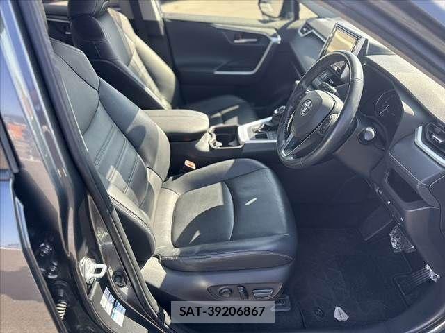 Toyota RAV4 2019-09 8884246-15