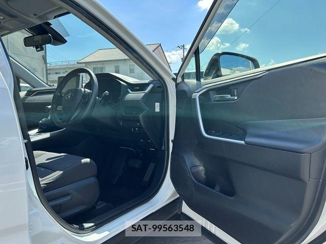 Toyota RAV4 2020-10 8884249-14