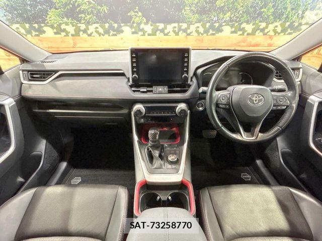 Toyota RAV4 2021-05 8884243-1