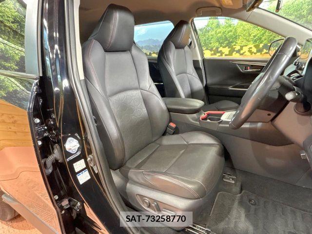Toyota RAV4 2021-05 8884243-7