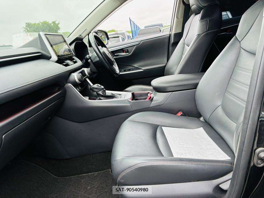 Toyota RAV4 2019-11 8828327-10