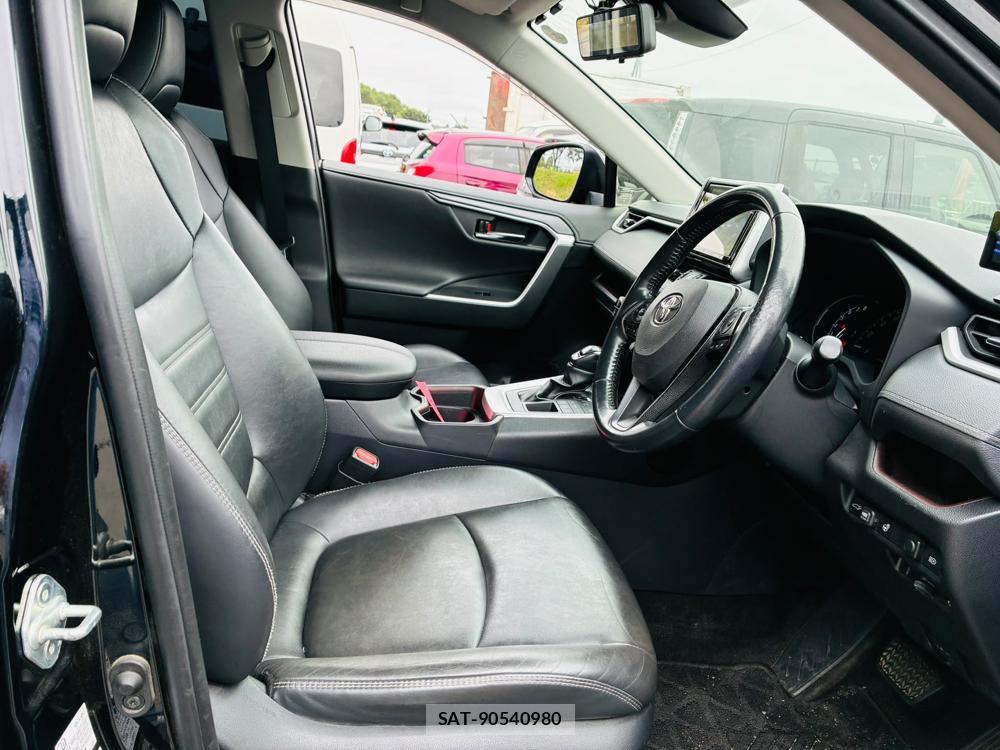 Toyota RAV4 2019-11 8828327-11