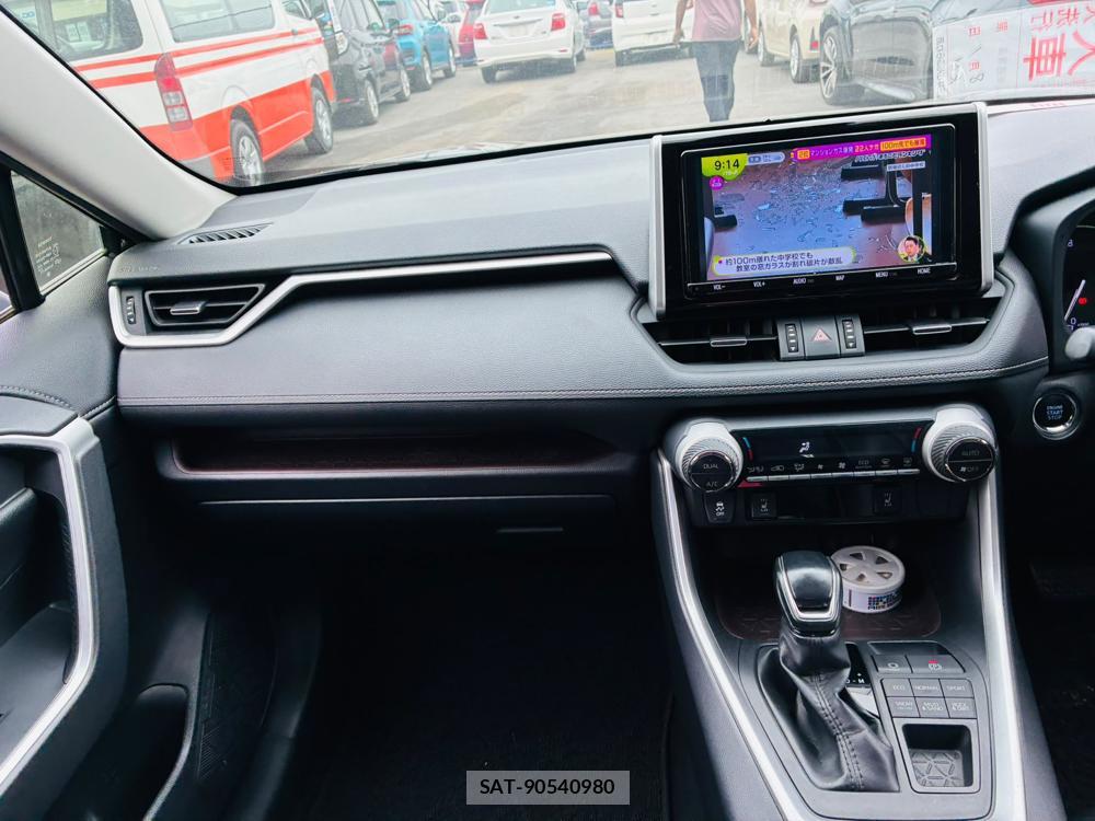 Toyota RAV4 2019-11 8828327-16