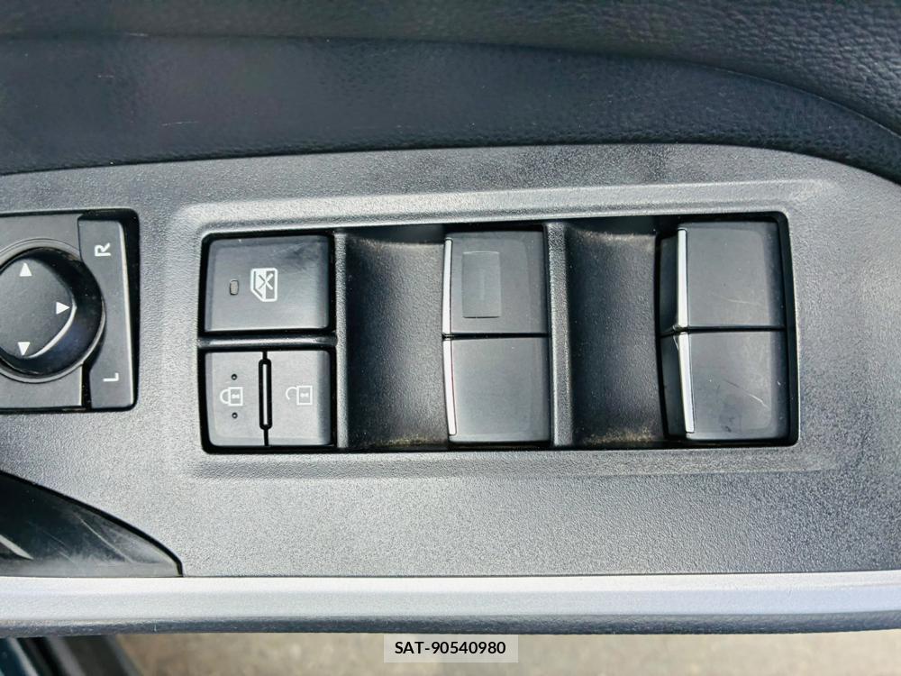 Toyota RAV4 2019-11 8828327-21