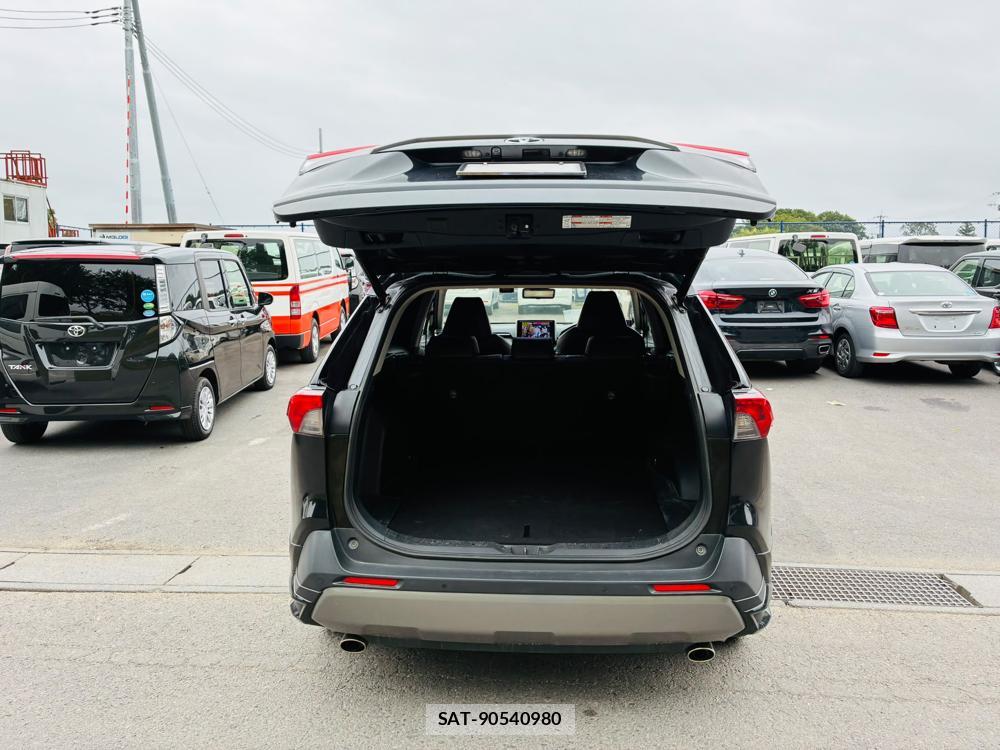 Toyota RAV4 2019-11 8828327-25
