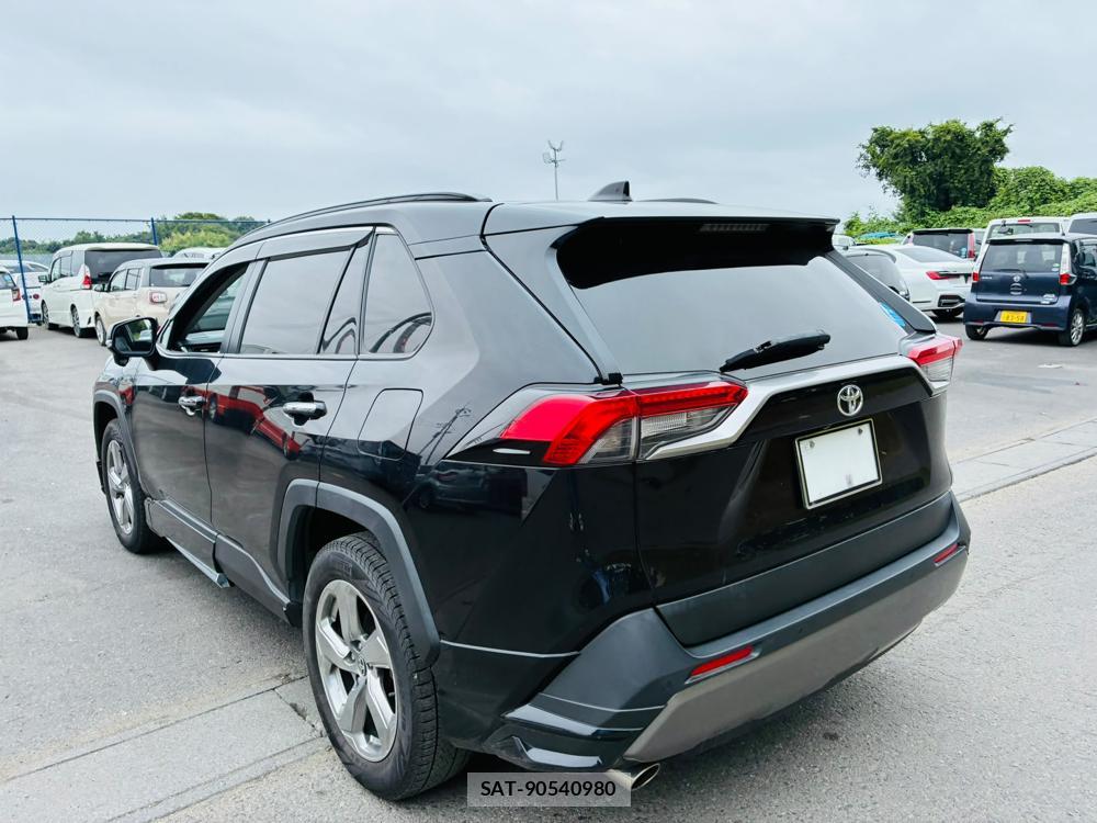 Toyota RAV4 2019-11 8828327-2