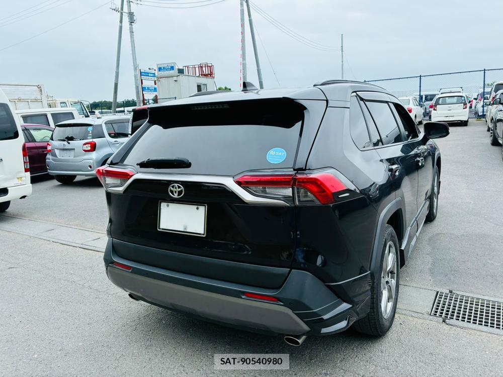 Toyota RAV4 2019-11 8828327-4