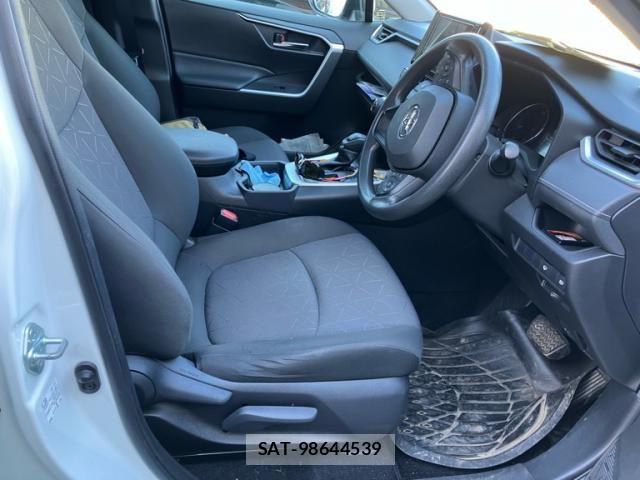 Toyota RAV4 2020-06 6218935-11