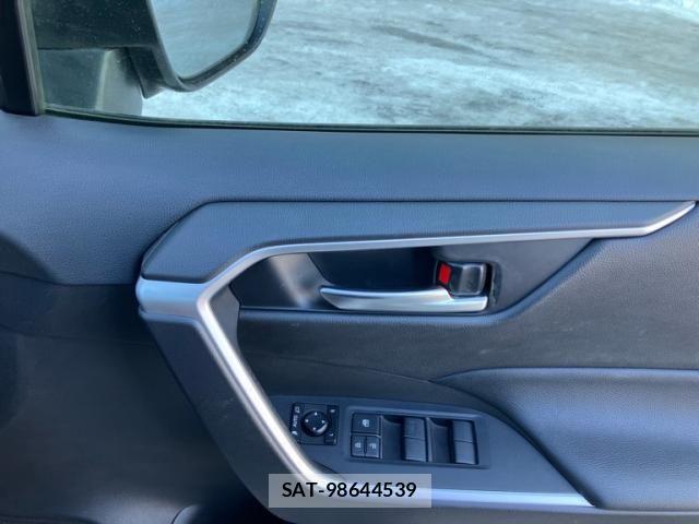 Toyota RAV4 2020-06 6218935-23