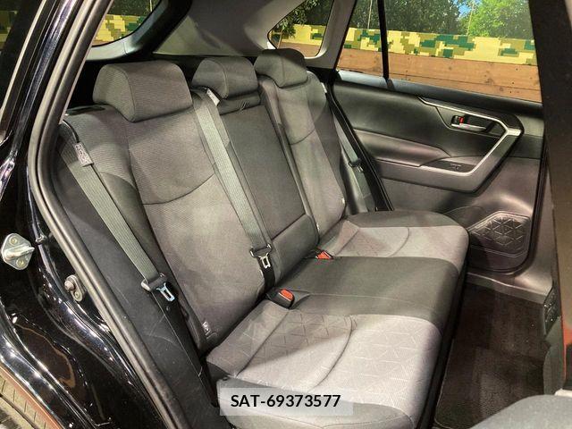 Toyota RAV4 2023-11 6816844-9