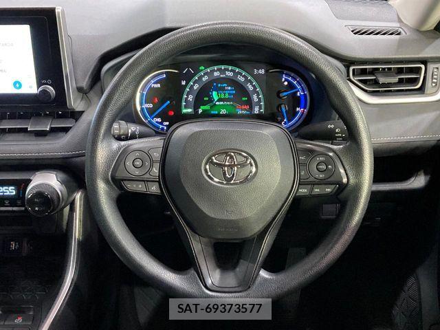 Toyota RAV4 2023-11 6816844-7
