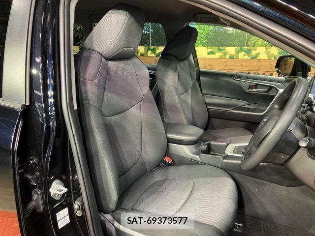 Toyota RAV4 2023-11 6816844-8