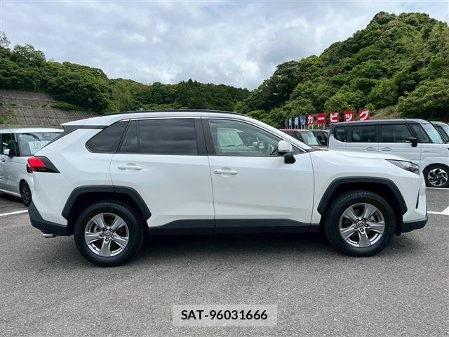 Toyota RAV4 2022-04 7060435-9