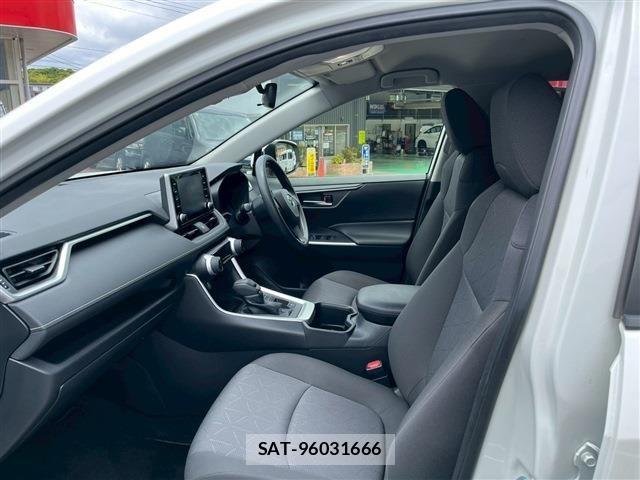 Toyota RAV4 2022-04 7060435-11