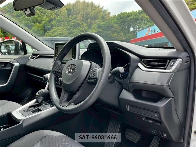 Toyota RAV4 2022-04 7060435-12