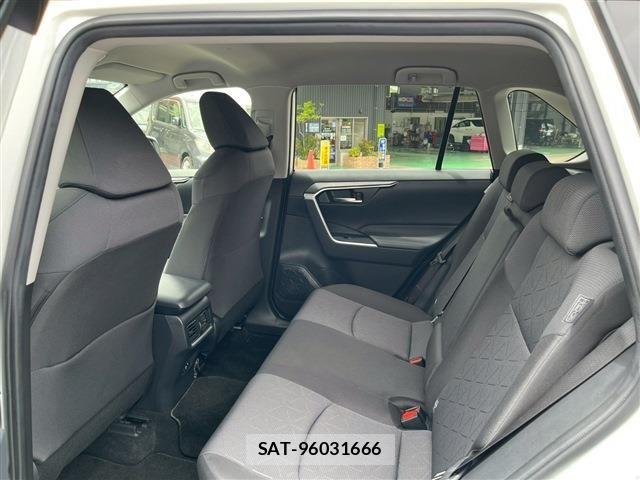Toyota RAV4 2022-04 7060435-14