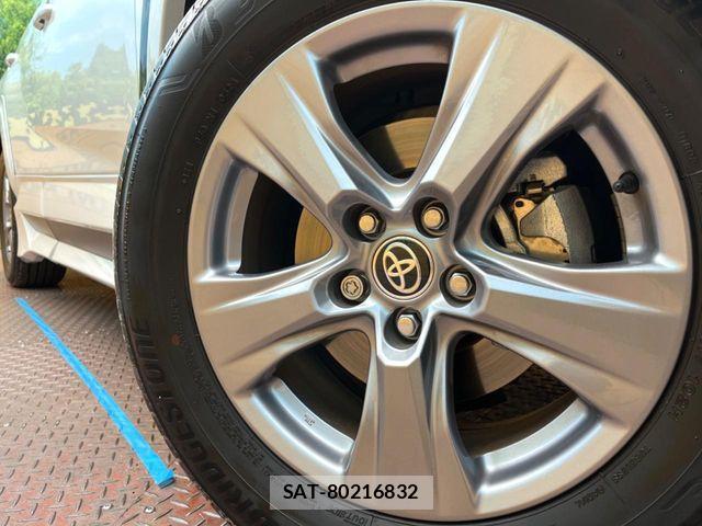 Toyota RAV4 2024-04 7272810-12