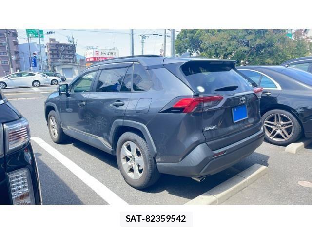 Toyota RAV4 2019-07 7457242-3