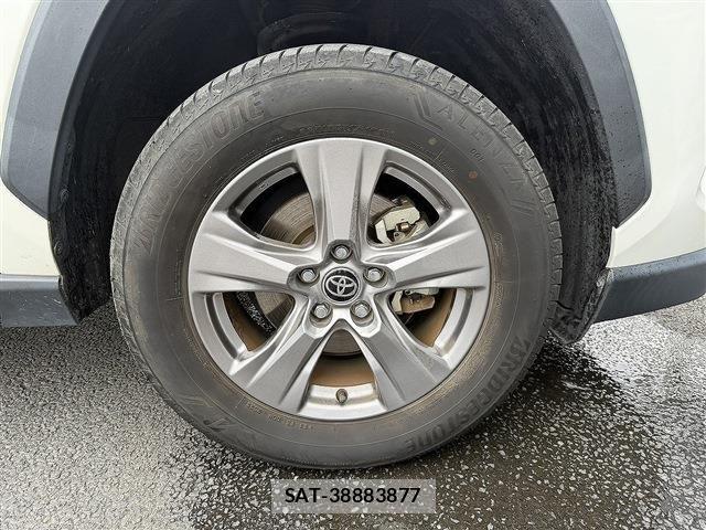 Toyota RAV4 2022-07 7619516-13