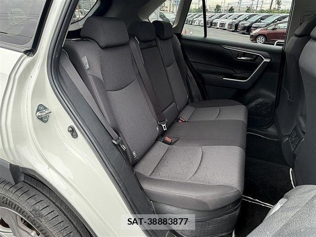 Toyota RAV4 2022-07 7619516-15