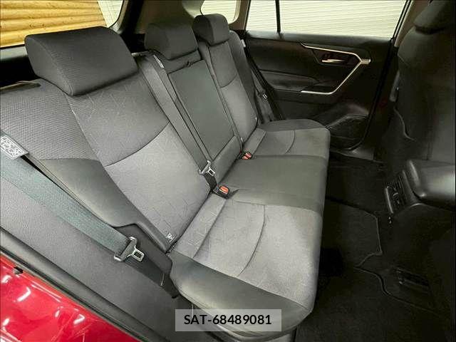 Toyota RAV4 2019-04 8146562-6