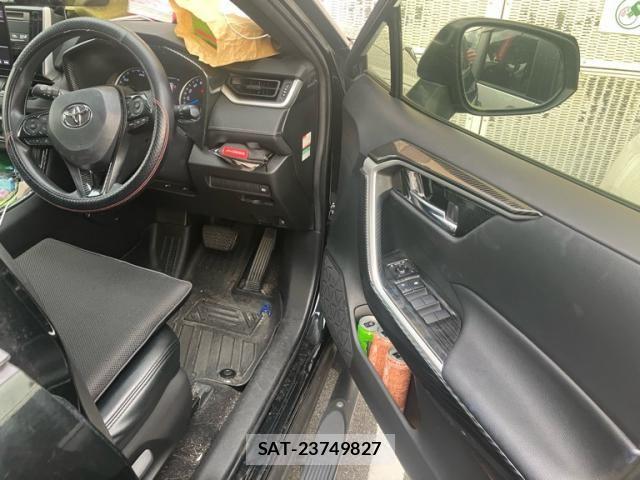 Toyota RAV4 2021-11 8337620-16