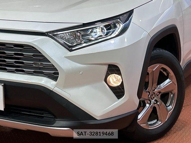 Toyota RAV4 2021-05 3935635-11