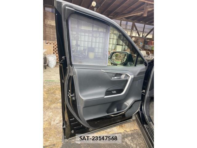 Toyota RAV4 2019-04 4600499-12