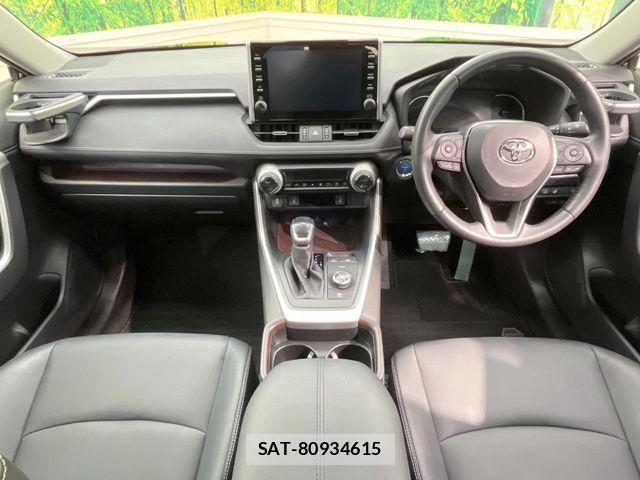 Toyota RAV4 2021-03 4979852-1