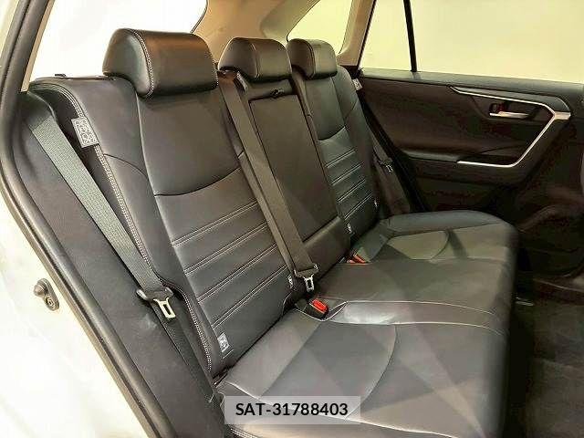 Toyota RAV4 2019-05 5876854-9