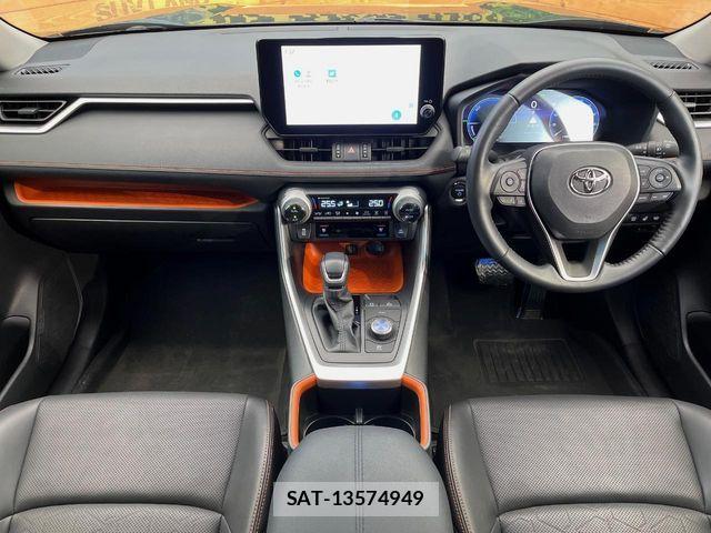 Toyota RAV4 2023-02 6218940-1