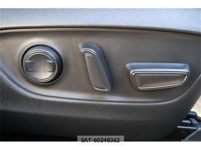 Toyota RAV4 2020-11 6247013-26