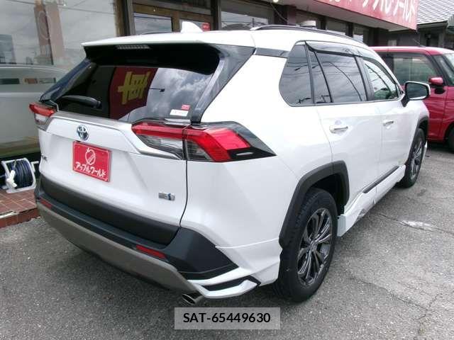 Toyota RAV4 2023-04 6673361-1