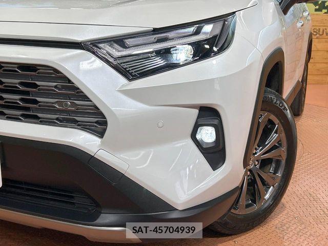 Toyota RAV4 2023-11 6753057-12