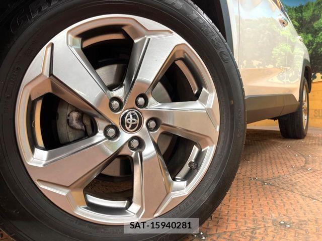 Toyota RAV4 2021-06 6816865-11